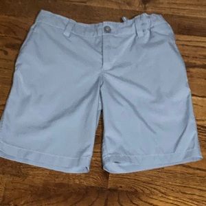 Under armor size 8 golf shorts